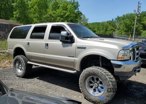 2004 Ford Excursion Limited z USA, uszkodzony, nr VIN 1FMSU43P44EC04527